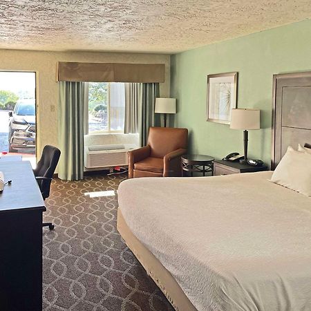 Quality Inn Clinton North Buitenkant foto