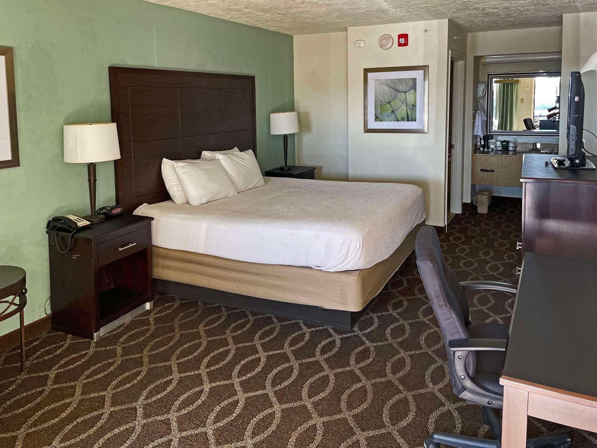 Quality Inn Clinton North Buitenkant foto