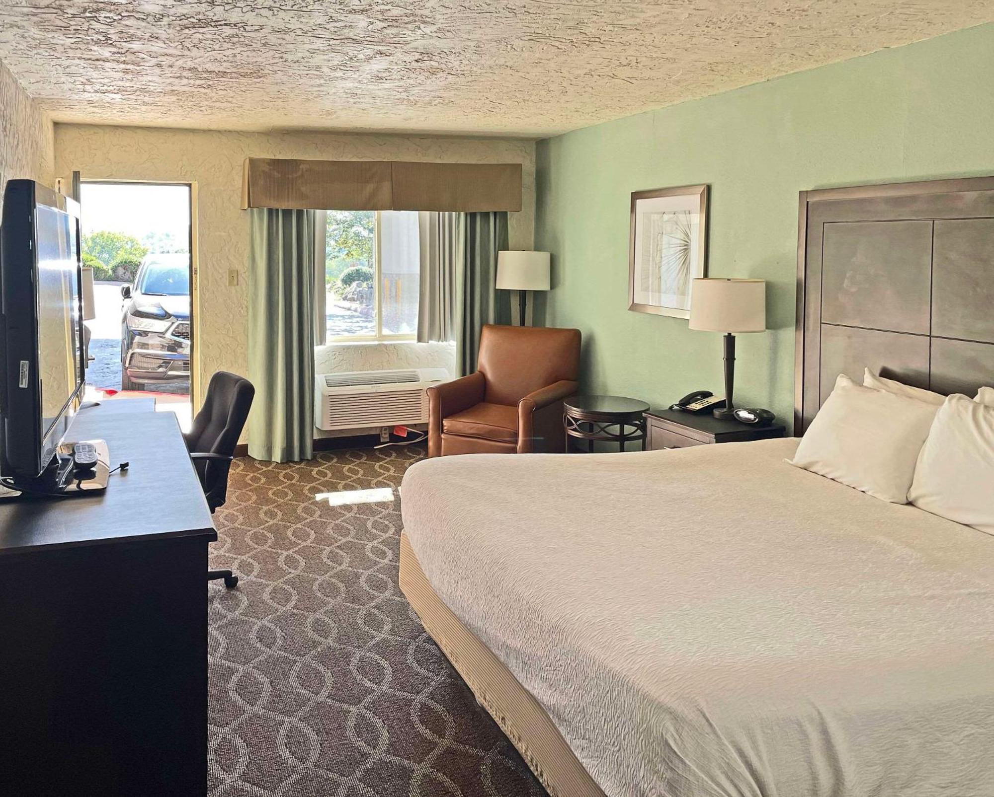 Quality Inn Clinton North Buitenkant foto
