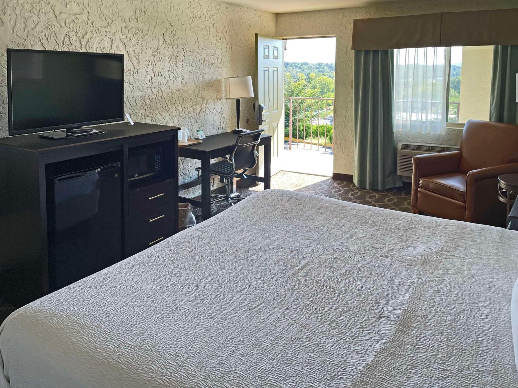Quality Inn Clinton North Buitenkant foto