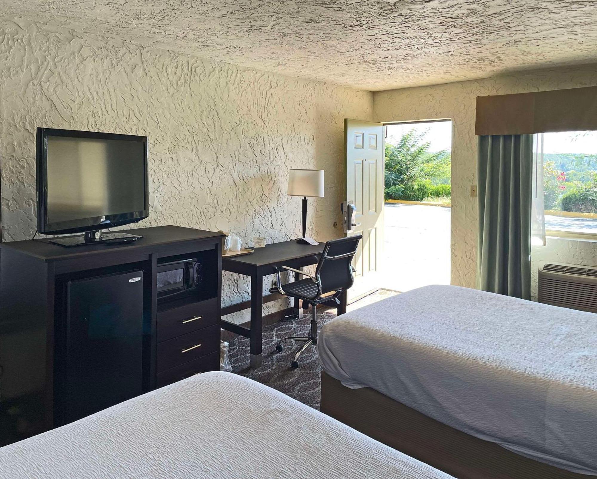 Quality Inn Clinton North Buitenkant foto