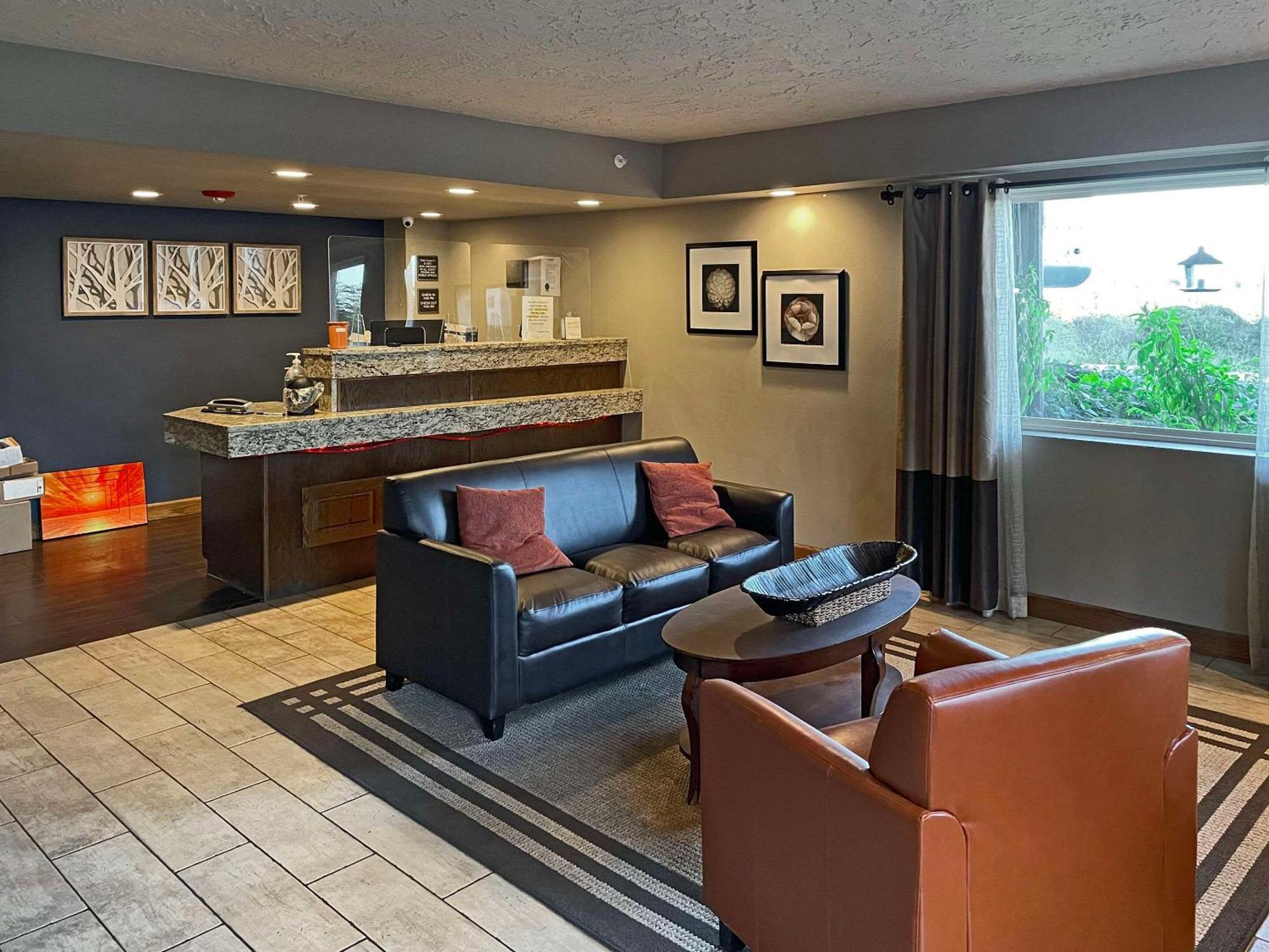 Quality Inn Clinton North Buitenkant foto
