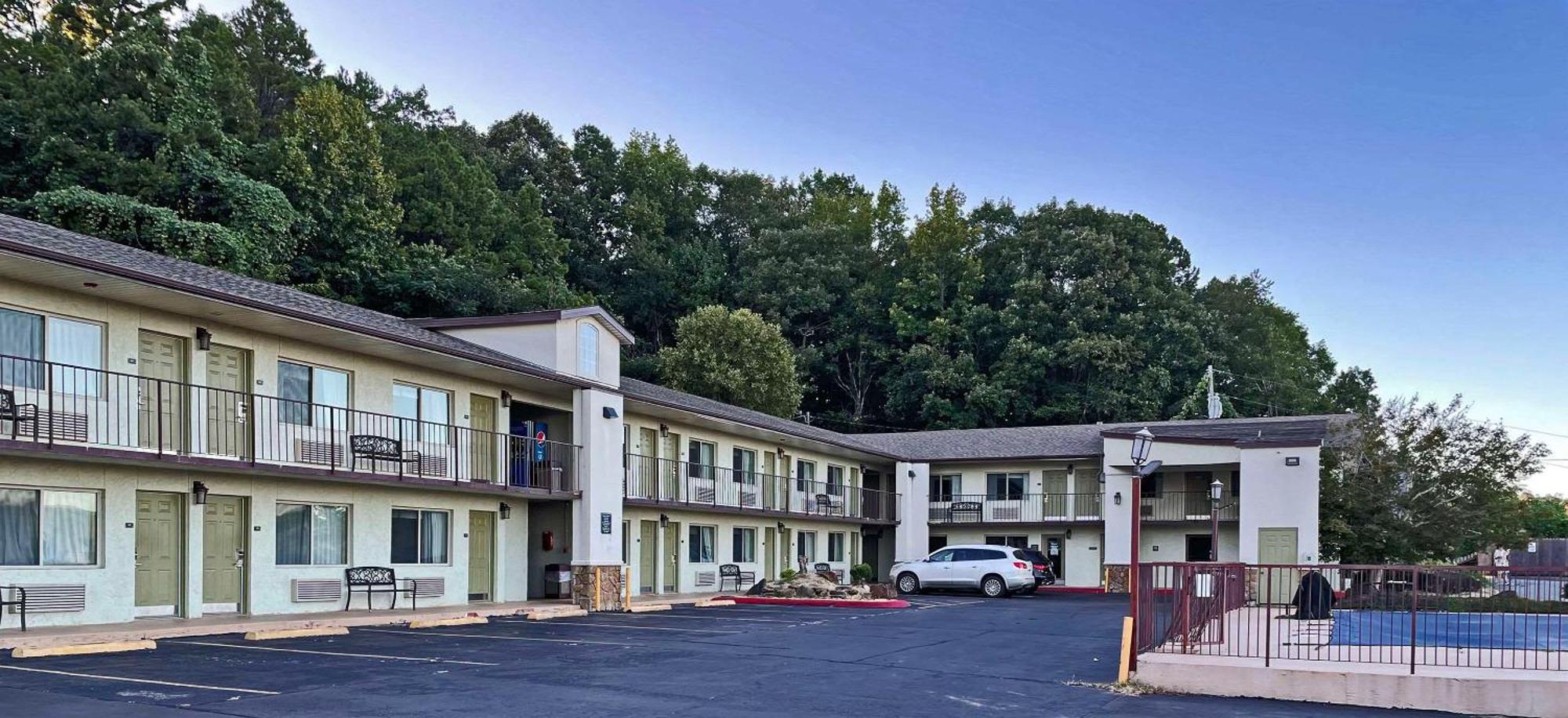 Quality Inn Clinton North Buitenkant foto