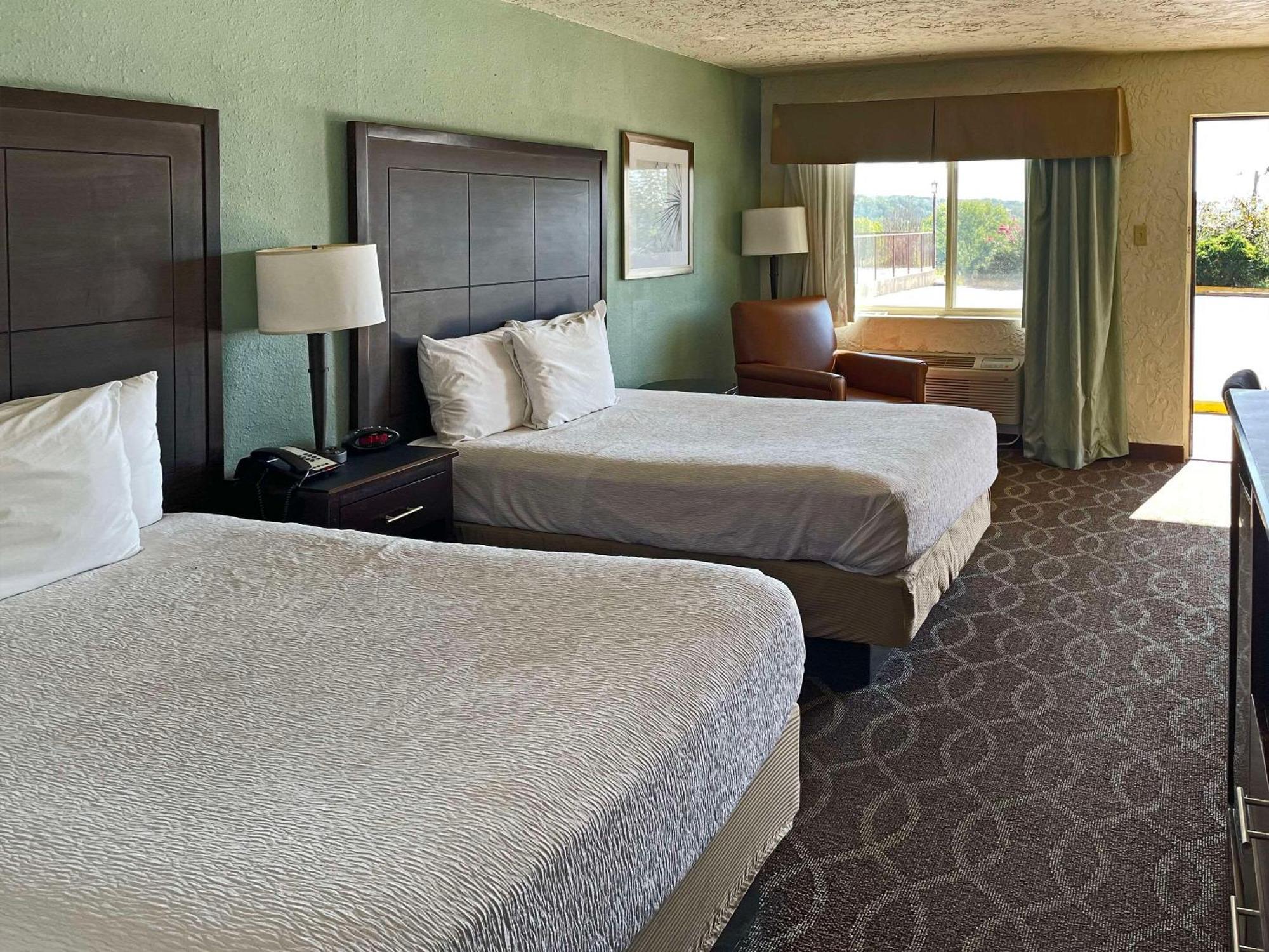 Quality Inn Clinton North Buitenkant foto