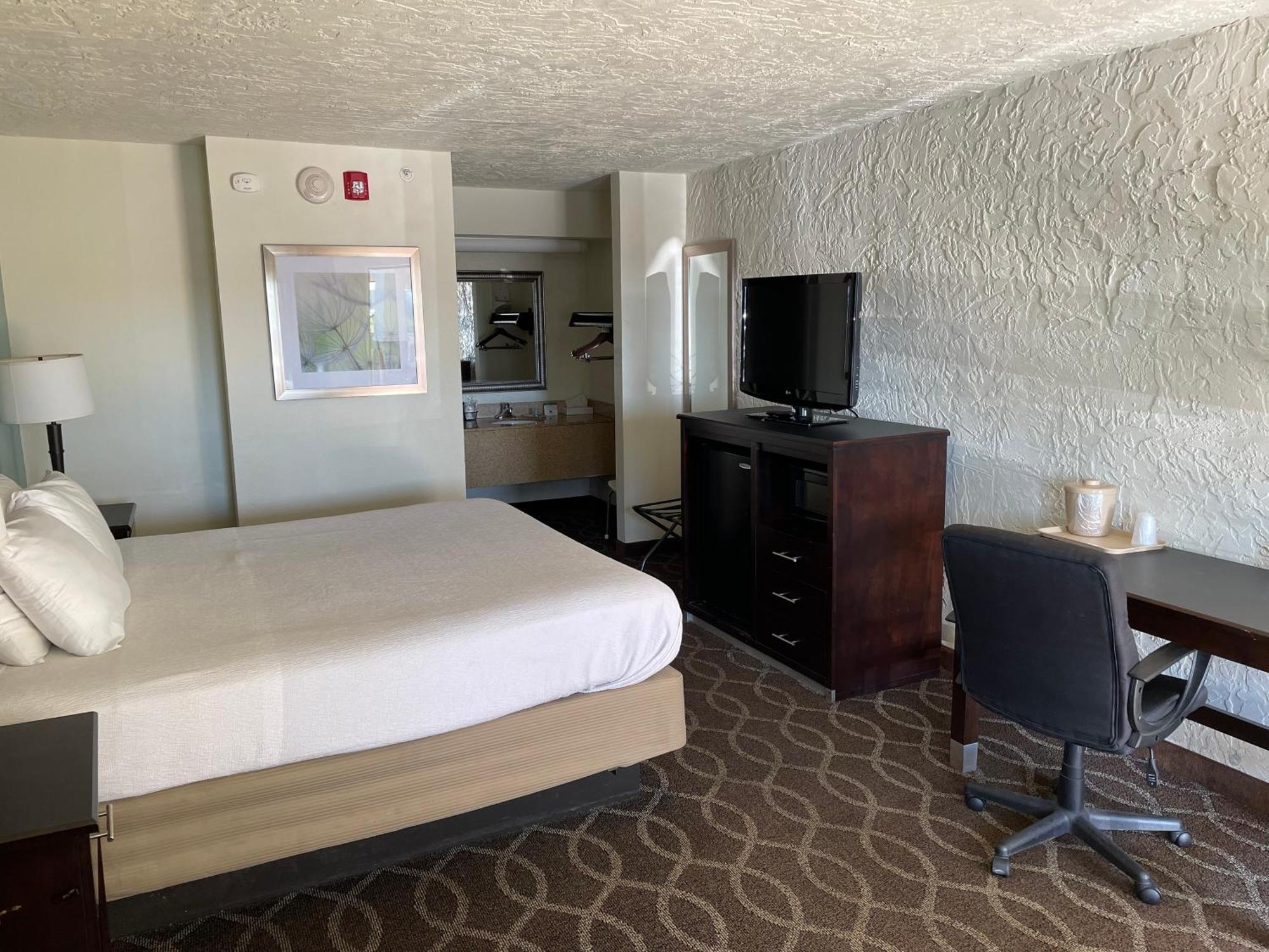 Quality Inn Clinton North Buitenkant foto