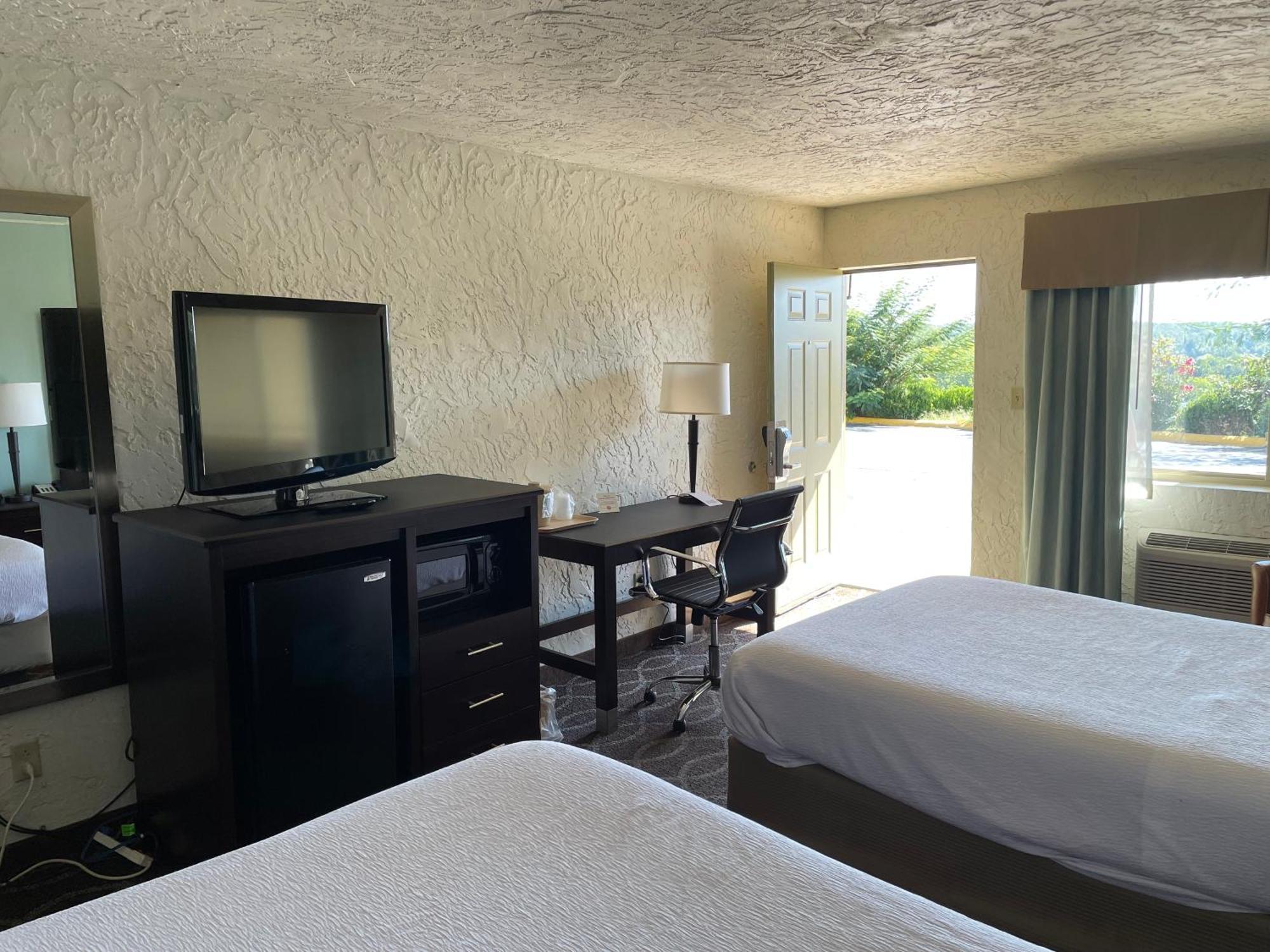 Quality Inn Clinton North Buitenkant foto
