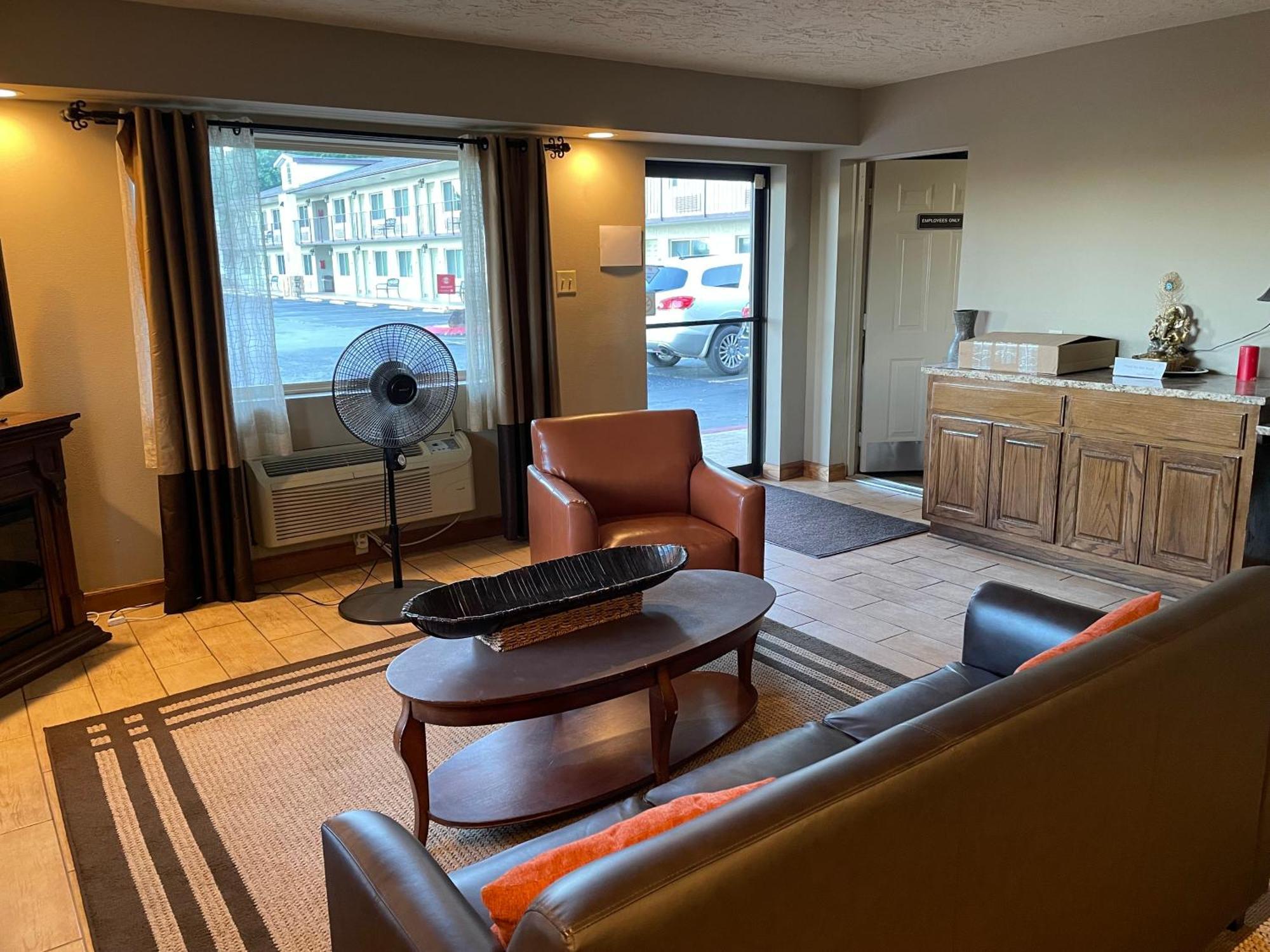 Quality Inn Clinton North Buitenkant foto