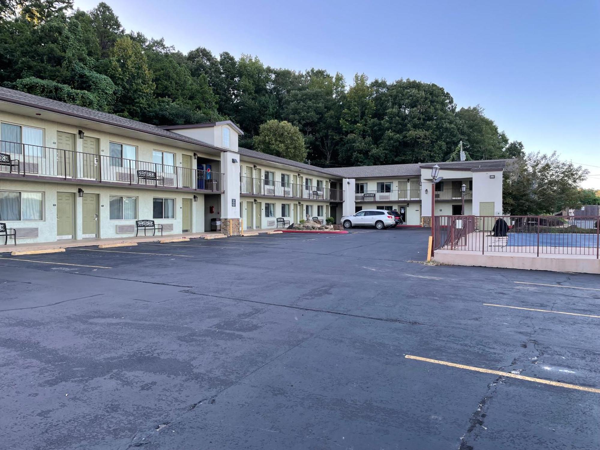 Quality Inn Clinton North Buitenkant foto