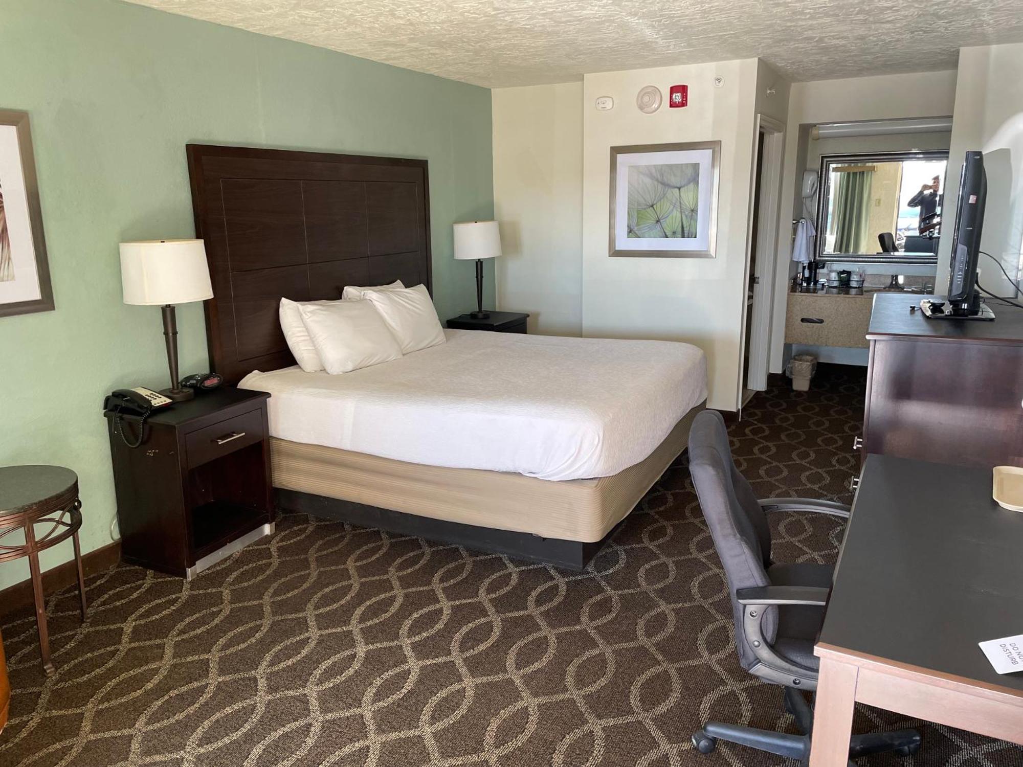 Quality Inn Clinton North Buitenkant foto