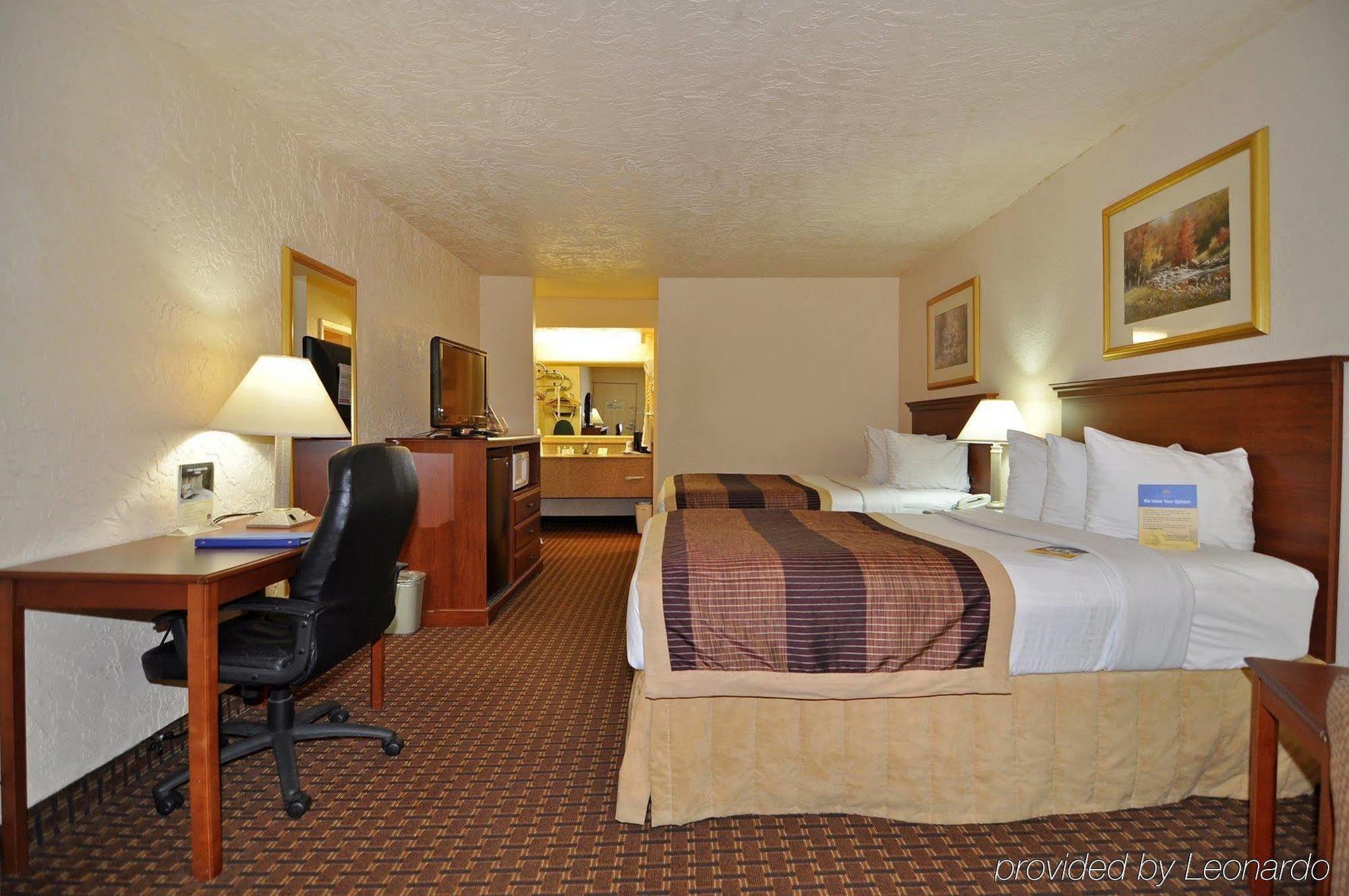 Quality Inn Clinton North Buitenkant foto