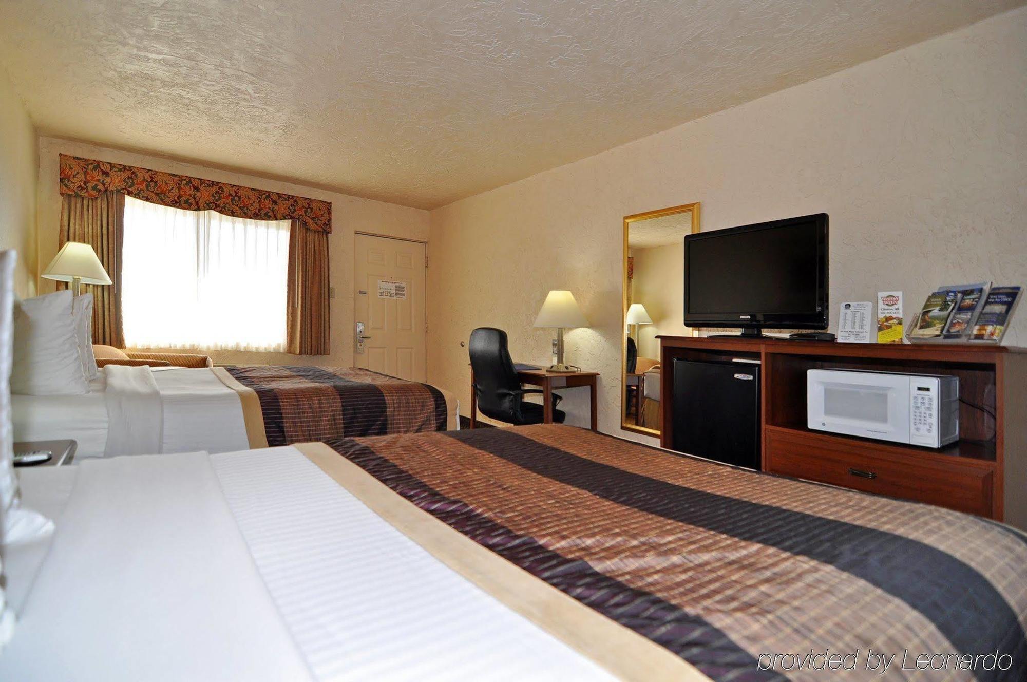 Quality Inn Clinton North Buitenkant foto